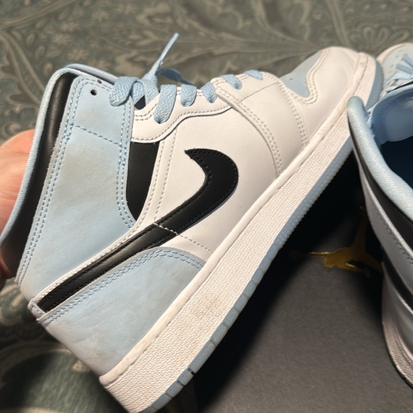 7Y Air Jordan MID SE (GS) - Picture 7 of 8